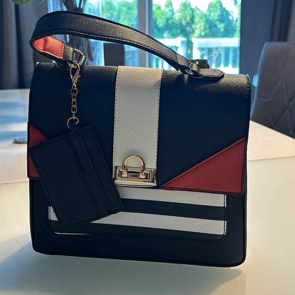 NWT RED TOP HANDLE BAG💼💼